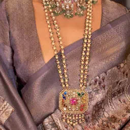 ri-wah Women Zari Woven Silk Saree image 4