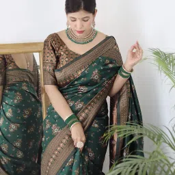 rasvriti Women Floral Woven Banarasi Silk Saree image 4