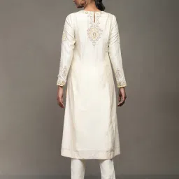 ritu kumar Embroidered Kurta with Palazzo & Dupatta image 4