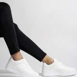 mozafia Low-Top Lace-Up Shoes image 4