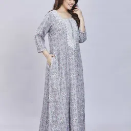 sanaa Women Floral Print Round-Neck Nightie image 4