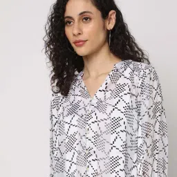 fig Printed Shirt with Camisole image 4
