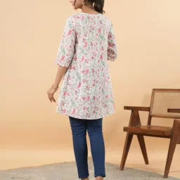 janasya Women Regular Fit Floral Print Tunic image 4