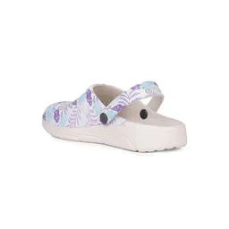 bata Leaf Print Clogs with Round Toes image 4