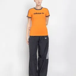 adidas originals Linear Cali Regular Fit Crew-Neck T-Shirt image 4
