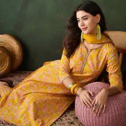 vastramyaa Women Floral Kurta Set image 4