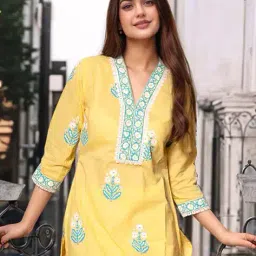 svaraa Women Floral Print Anarkali Kurta Set image 4