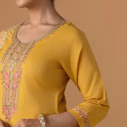 women plus Women Printed Straight Kurta Set image 4