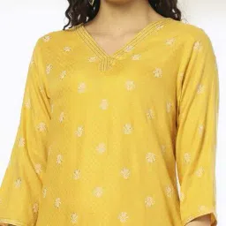 avaasa mix n' match Women Floral Print Straight Kurta image 4