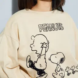 max Women Snoopy Printed Cropped Sweatshirt image 5