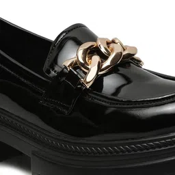 valiosaa Women Low-Top Loafers with Metal Accent image 5