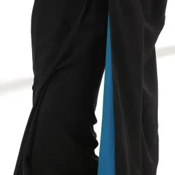 swtantra Woven Saree with Contrast Border image 5