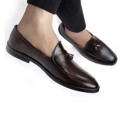 bxxy Slip-On Mocassins with Metal Accent image 5