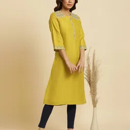 Women Embroidered Straight Kurta image 5