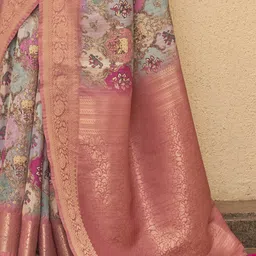 ri-wah Women Floral Printed Saree with Tasselled Border image 5