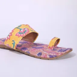 indie picks Handcrafted Cotton Floral Print Toe-Ring Flat Sandals image 5