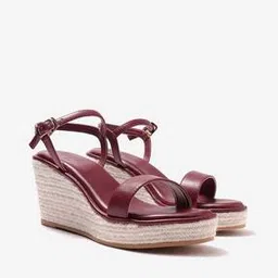 pair-ie tales Women Wedges with Stitch Detail-picture-51