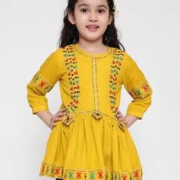 ishti Girls Embroidered Regular Fit Top-picture-17