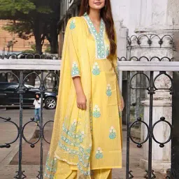 svaraa Women Floral Print Anarkali Kurta Set image 1