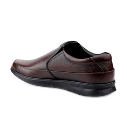 bacca bucci Men Textured Leather Formal Slip-On Shoes image 2