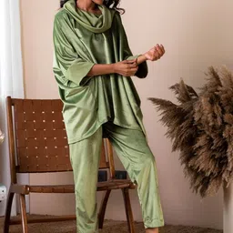 Rhe-Ana Women Over-Sized Velvet Co-Ords image 4