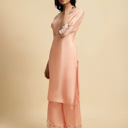 W Rayon Kurta With Parallel Pant & Dupatta image 5