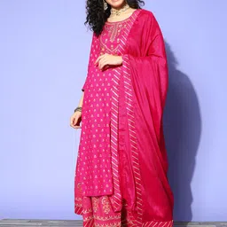 SheWill Women Ethnic Motifs Viscose Rayon Print Parade Kurta Set image 3