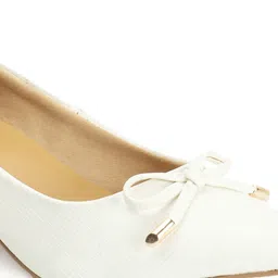 Carlton London Textured Bow Detail Kitten Heel Pumps image 4