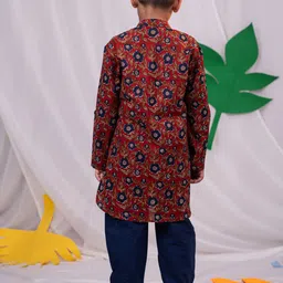 VASTRAMAY Boys Printed Mandarin Collar Roll-Up Sleeves Pure Cotton Straight Kurta &Pyjamas image 4