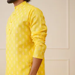 Jompers Floral Printed Mandarin Collar Sequinned Straight Kurta with Trousers image 5