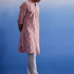 SHVAAS by VASTRAMAY Men Schiffli Embroidered Cotton Kurta With Pyjama image 3