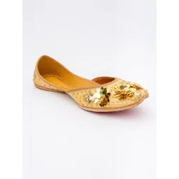 NR BY NIDHI RATHI Embellished Gold Juttis image 1
