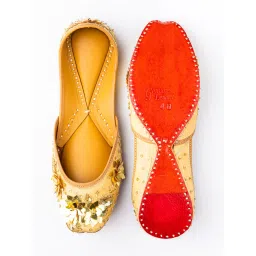 NR BY NIDHI RATHI Embellished Gold Juttis image 5
