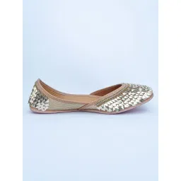 NR BY NIDHI RATHI Embellished Gold Juttis image 3