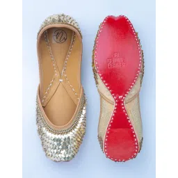 NR BY NIDHI RATHI Embellished Gold Juttis image 4