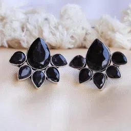 Ozanoo Women Silver-Plated Classic Studs Earrings image 3