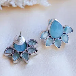 Ozanoo Classic Studs Earrings image 3