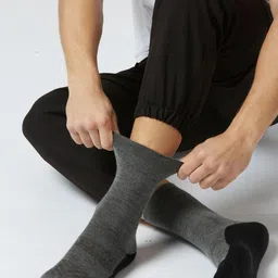 Kosha Men Pack of 2 Colour-Blocked Calf Length Crew Length Socks image 3
