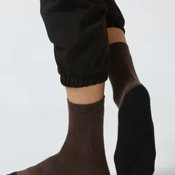 Kosha Men Pack of 2 Colour Blocked Calf Length Crew Length Socks image 3