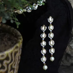 BeAbhika White Kundan and Pearl Jewellery Set image 3