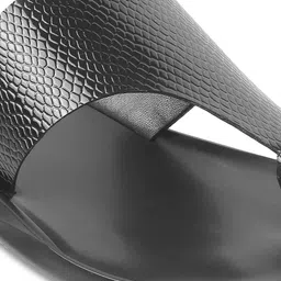 Metro Men Textured Leather One Toe Comfort Sandals image 3