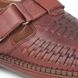 ATESBER by Inc.5 Men Textured Leather Shoe-Style Sandals image 4