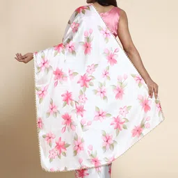 AVANSHEE Peach-Coloured & Off White Printed Floral Satin Saree image 3