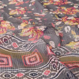 MIRCHI FASHION Grey & Red Floral Printed Zari Saree image 4