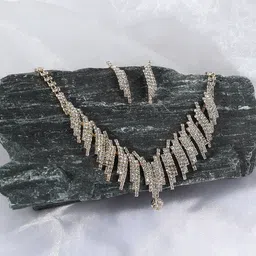 SOHI Silver-Plated Stone-Studded Jewellery Set-image-6