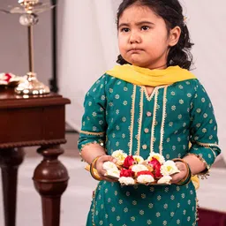 VASTRAMAY Girls Ethnic Motifs Printed Regular Gotta Patti Kurta with Patiala & Dupatta image 2