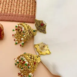 ABDESIGNS Gold-Plated Kundan-Studded & Beaded Jewellery Set image 4