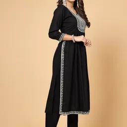 Pistaa Ethnic Motifs Yoke Design High Slit Thread Work Kurta With Trousers image 4