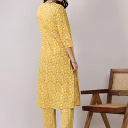 VASVI Women Floral Printed Regular Thread Work Kurta with Trousers image 4