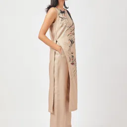 Contemponari Printed Sleeveless Linen Kurta with Trousers image 2